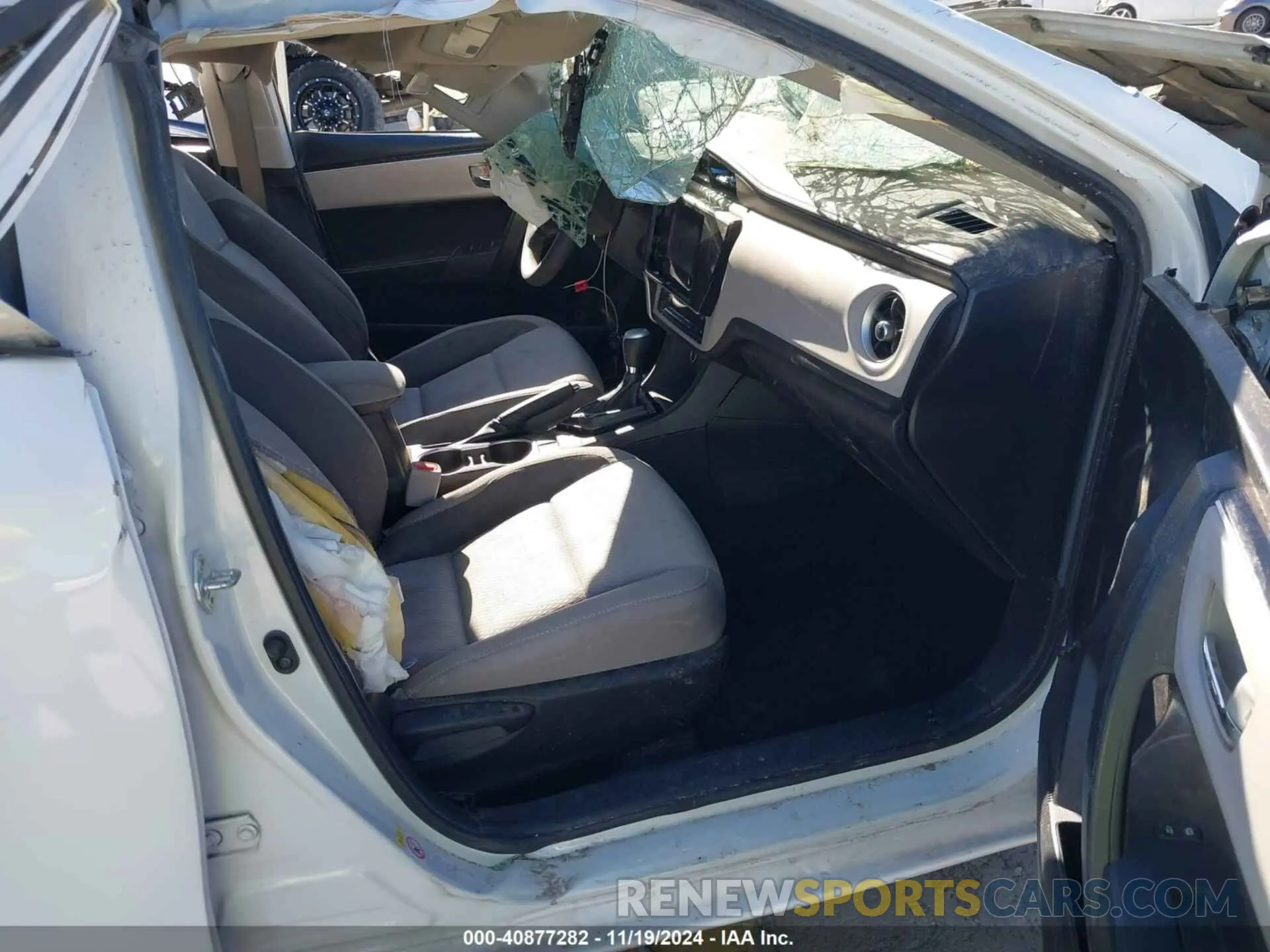 5 fotografías del automóvil dañado 5YFBURHE7KP886568 TOYOTA COROLLA 2019