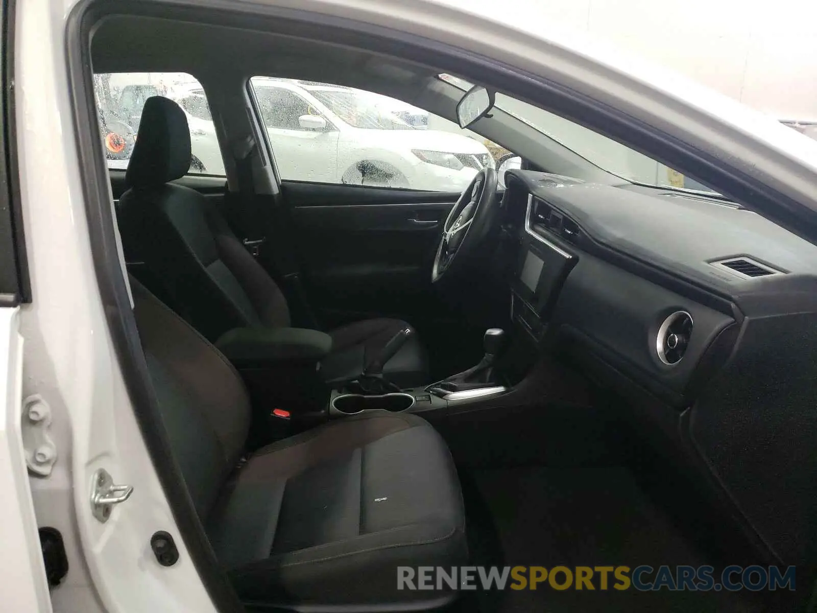 5 fotografías del automóvil dañado 5YFBURHE7KP892662 TOYOTA COROLLA 2019