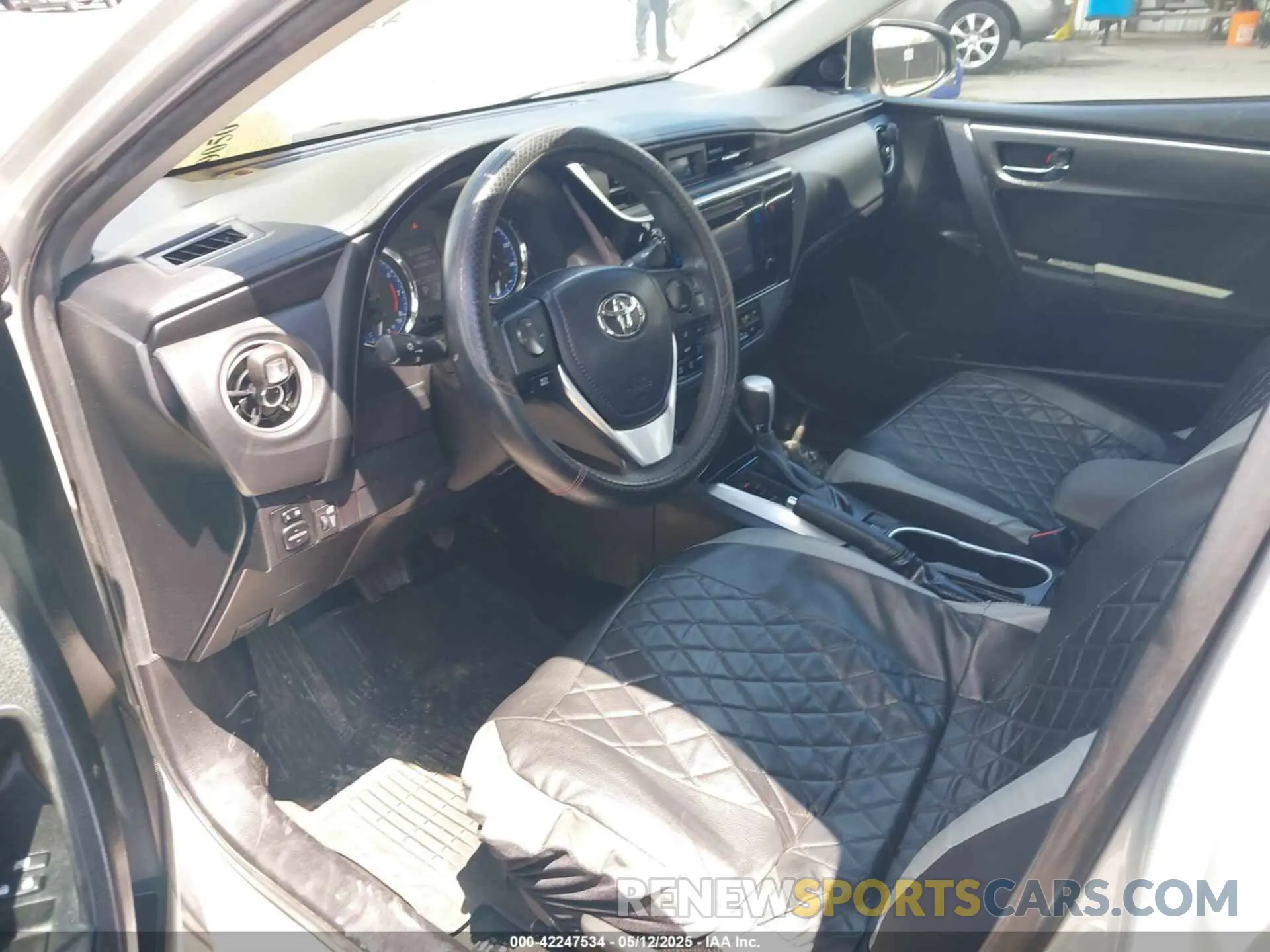 5 fotografías del automóvil dañado 5YFBURHE7KP898929 TOYOTA COROLLA 2019