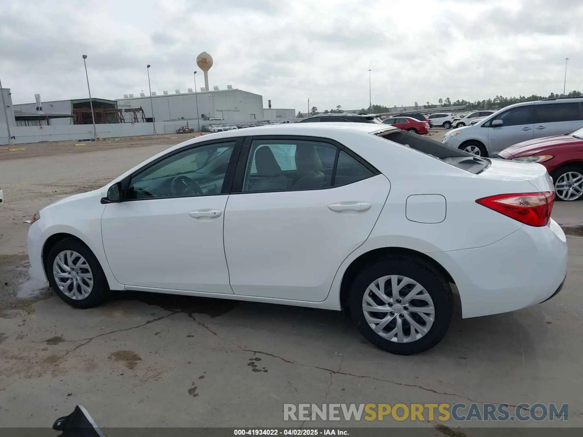 14 fotografías del automóvil dañado 5YFBURHE7KP908410 TOYOTA COROLLA 2019