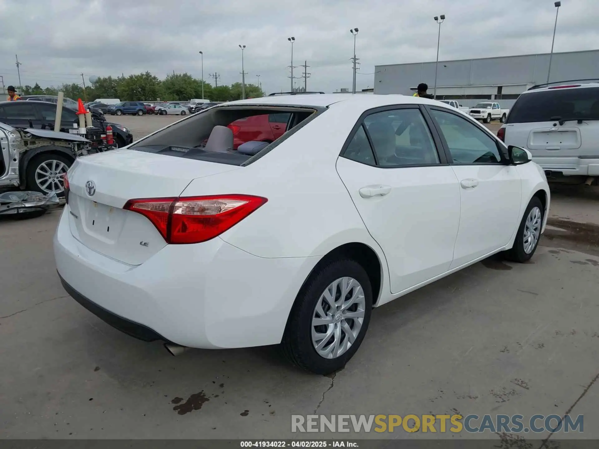 4 fotografías del automóvil dañado 5YFBURHE7KP908410 TOYOTA COROLLA 2019