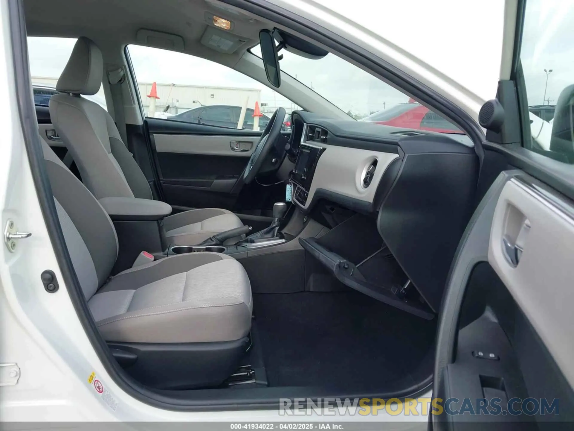 5 fotografías del automóvil dañado 5YFBURHE7KP908410 TOYOTA COROLLA 2019