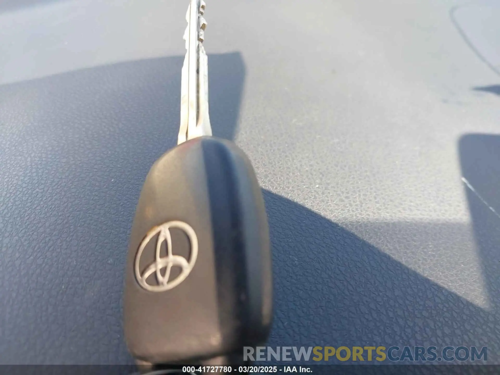 11 fotografías del automóvil dañado 5YFBURHE7KP908679 TOYOTA COROLLA 2019