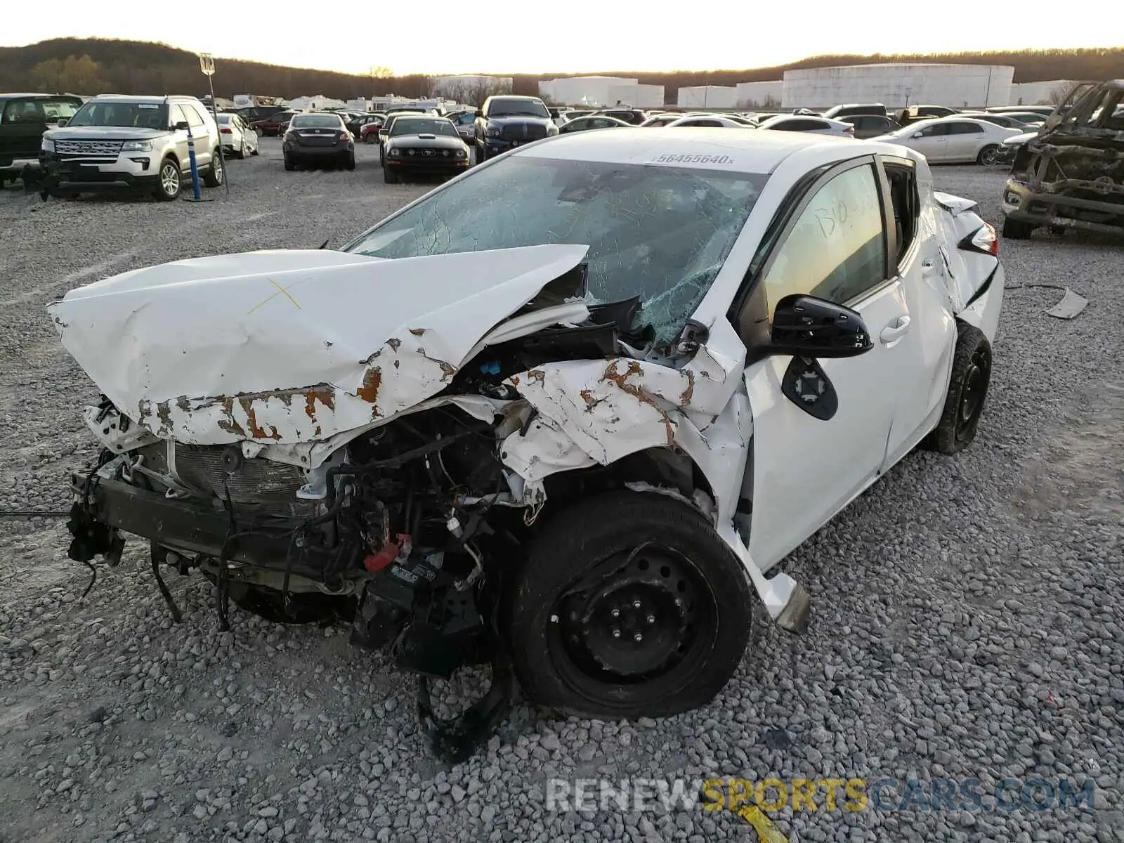 2 fotografías del automóvil dañado 5YFBURHE7KP910996 TOYOTA COROLLA 2019
