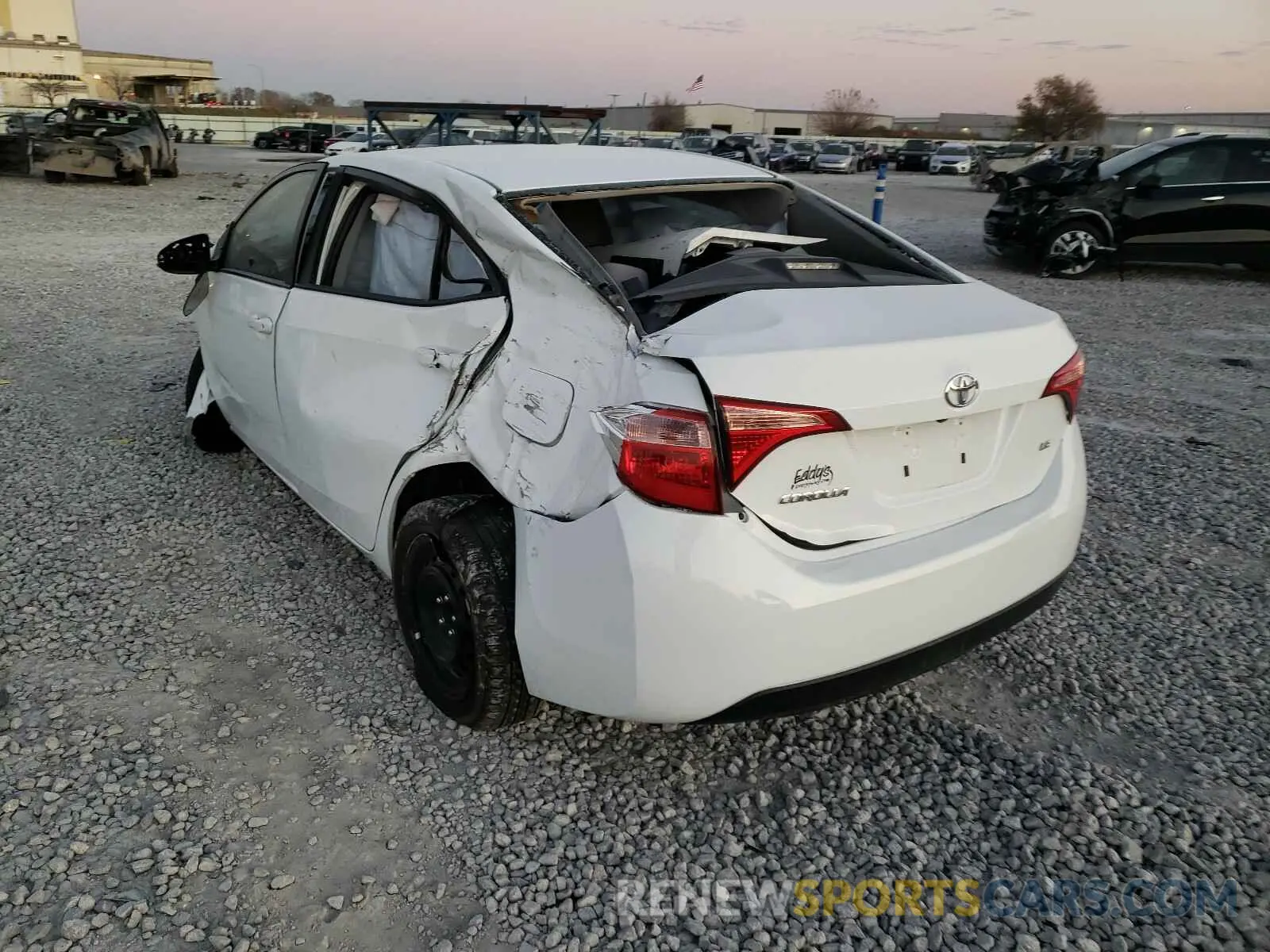 3 fotografías del automóvil dañado 5YFBURHE7KP910996 TOYOTA COROLLA 2019