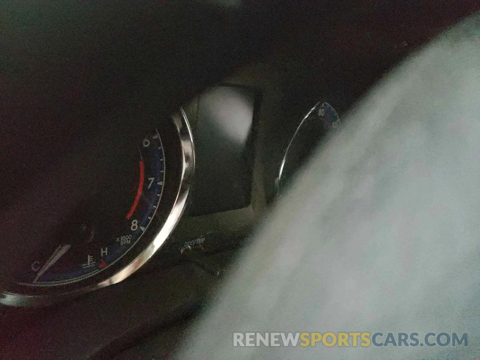 8 fotografías del automóvil dañado 5YFBURHE7KP910996 TOYOTA COROLLA 2019