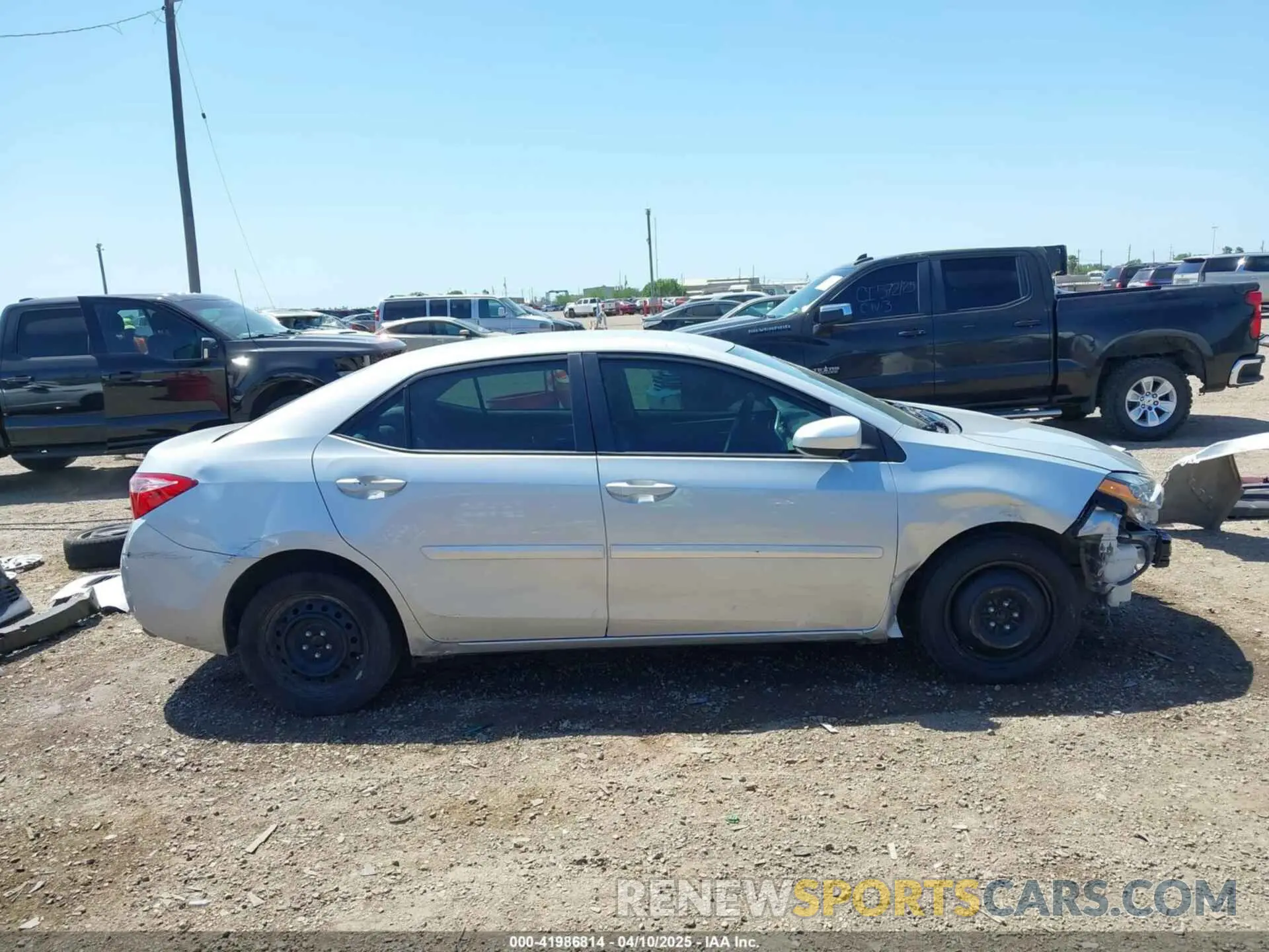 14 fotografías del automóvil dañado 5YFBURHE7KP912618 TOYOTA COROLLA 2019