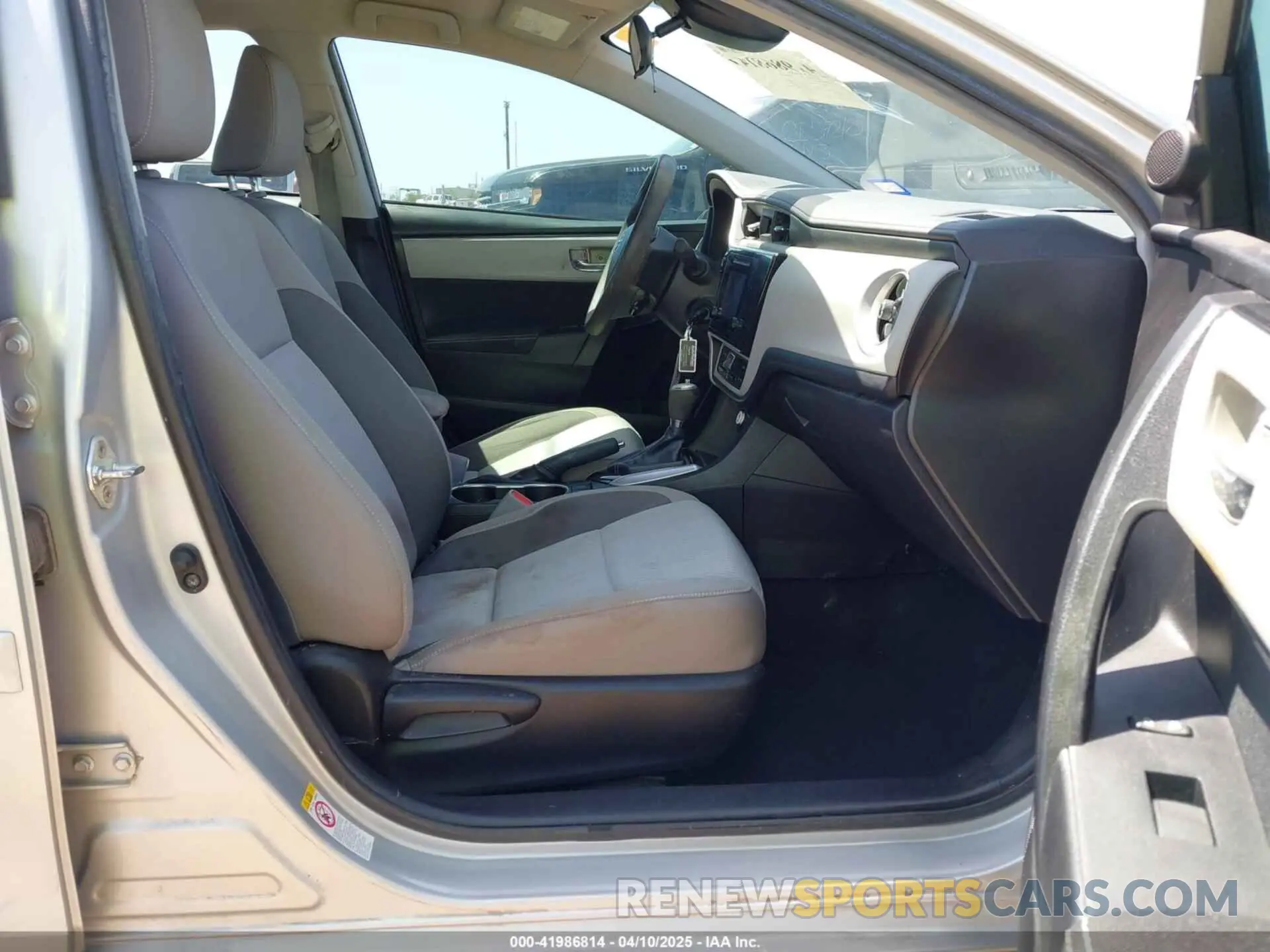 5 fotografías del automóvil dañado 5YFBURHE7KP912618 TOYOTA COROLLA 2019