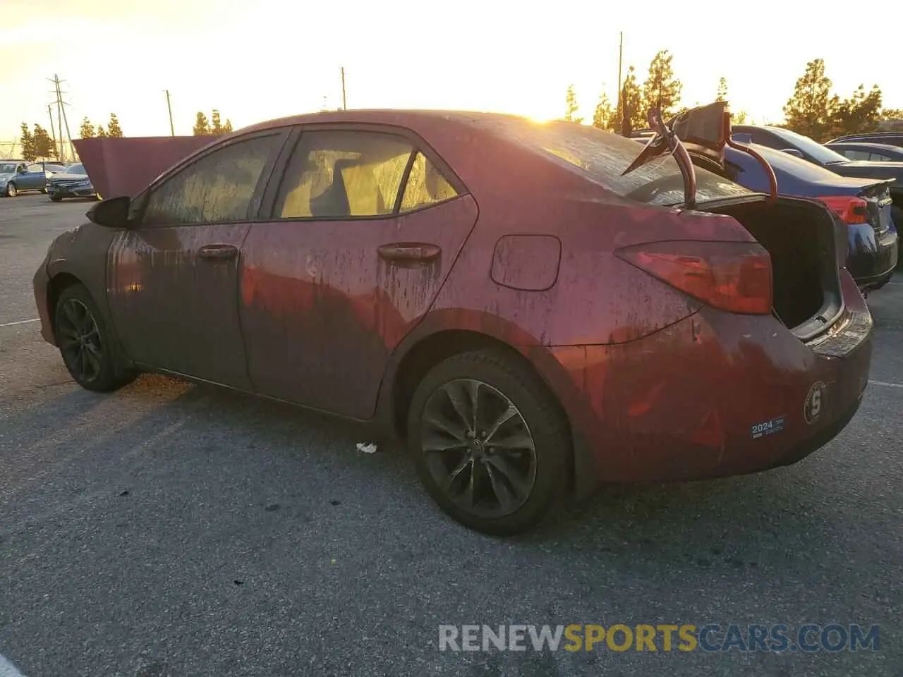 2 fotografías del automóvil dañado 5YFBURHE7KP916555 TOYOTA COROLLA 2019
