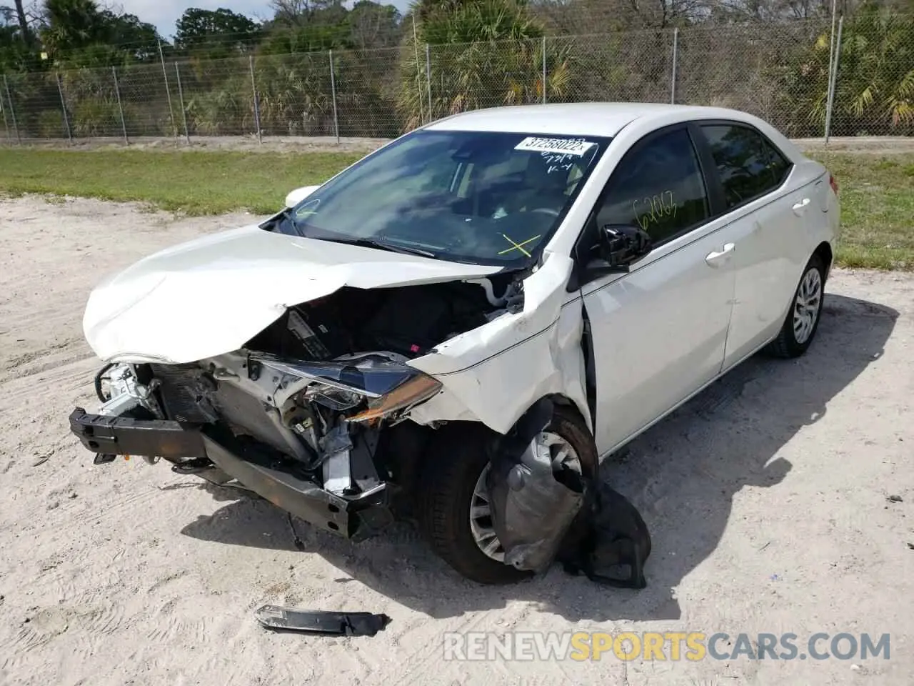 2 fotografías del automóvil dañado 5YFBURHE7KP922887 TOYOTA COROLLA 2019