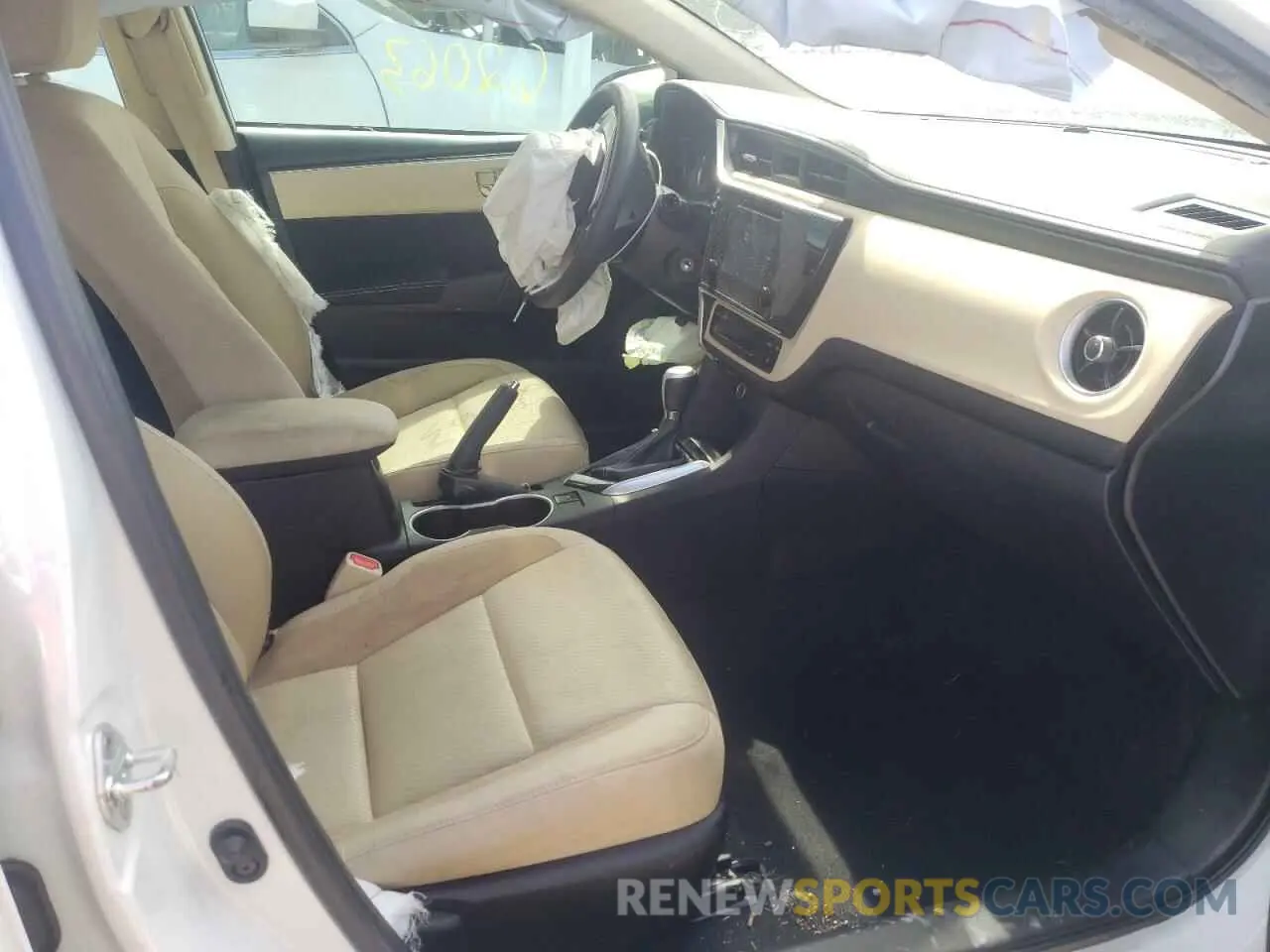 5 fotografías del automóvil dañado 5YFBURHE7KP922887 TOYOTA COROLLA 2019