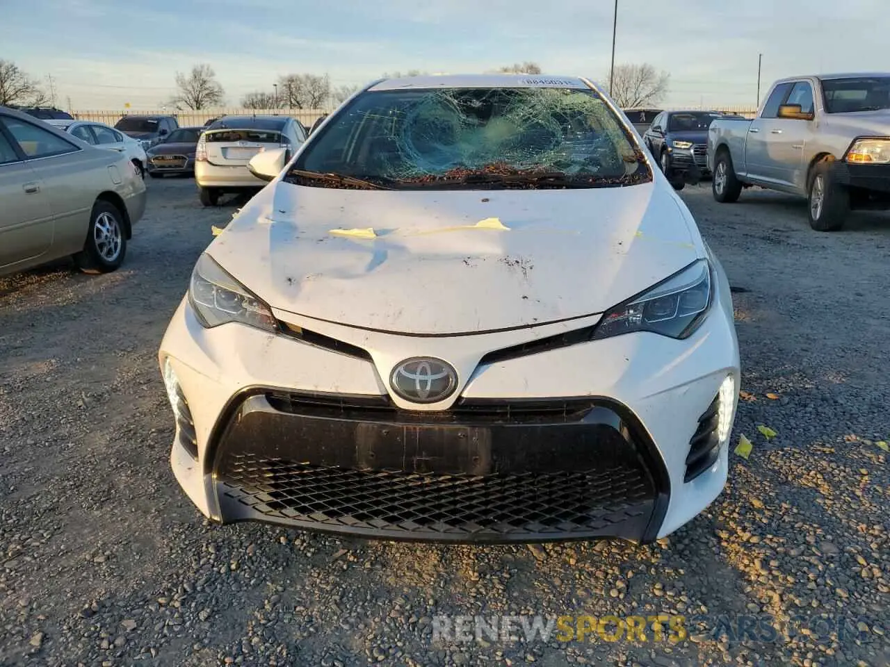 5 fotografías del automóvil dañado 5YFBURHE7KP932769 TOYOTA COROLLA 2019