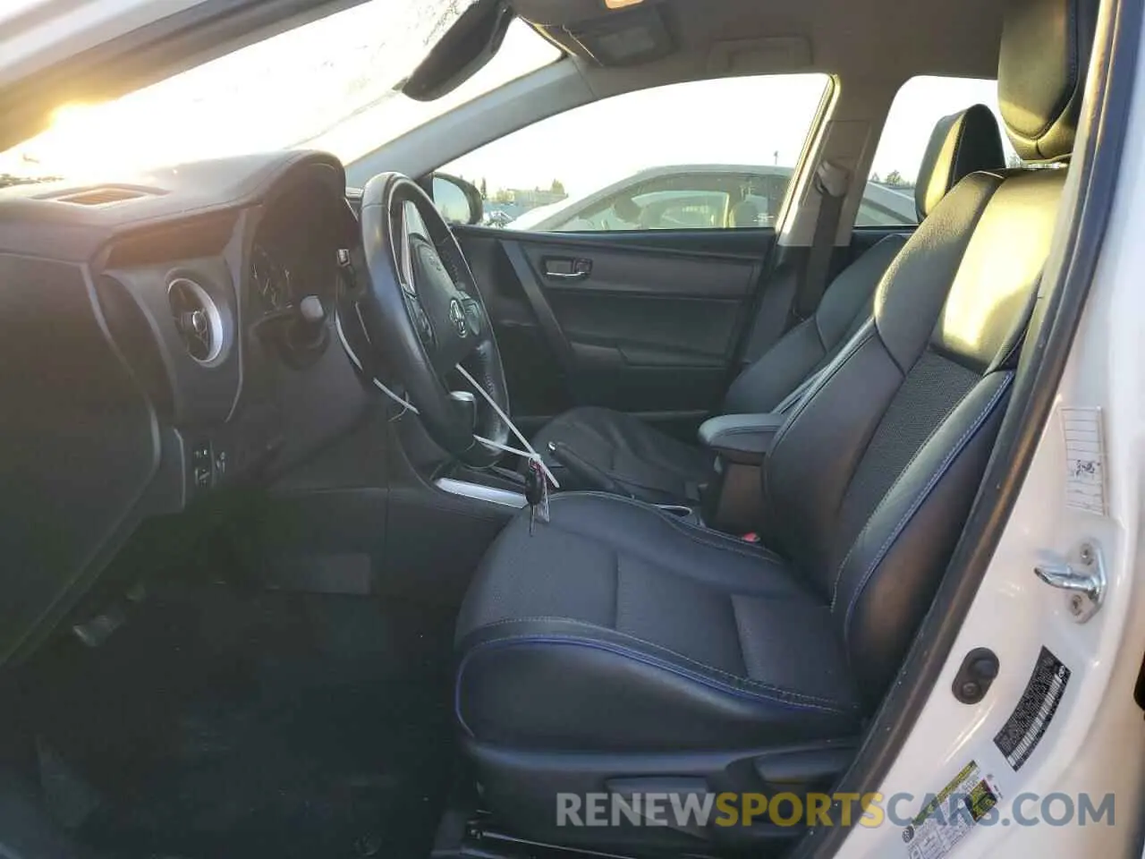 7 fotografías del automóvil dañado 5YFBURHE7KP932769 TOYOTA COROLLA 2019