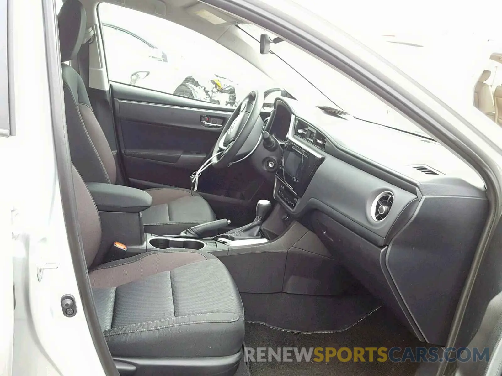5 fotografías del automóvil dañado 5YFBURHE7KP934652 TOYOTA COROLLA 2019