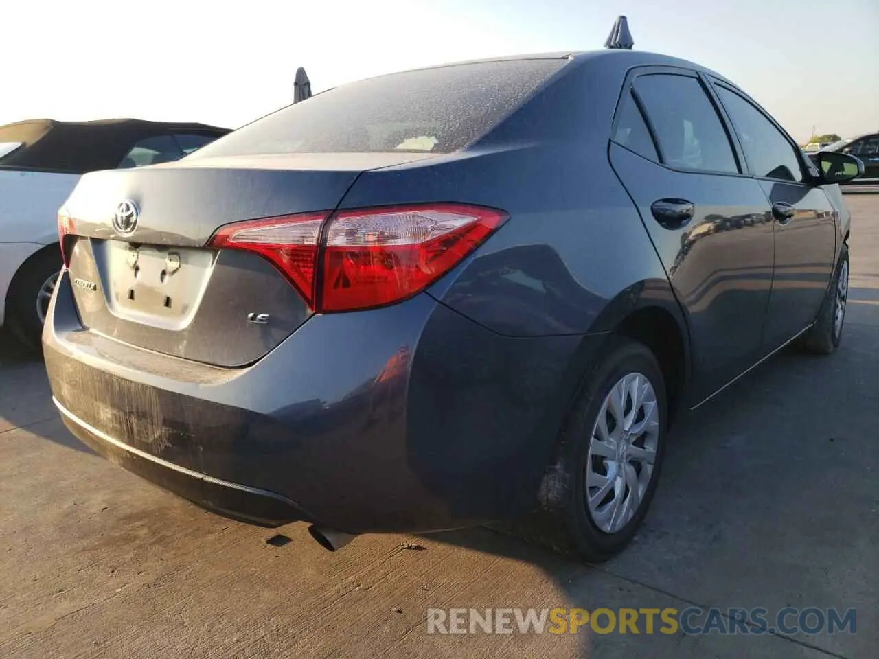 4 fotografías del automóvil dañado 5YFBURHE7KP949992 TOYOTA COROLLA 2019