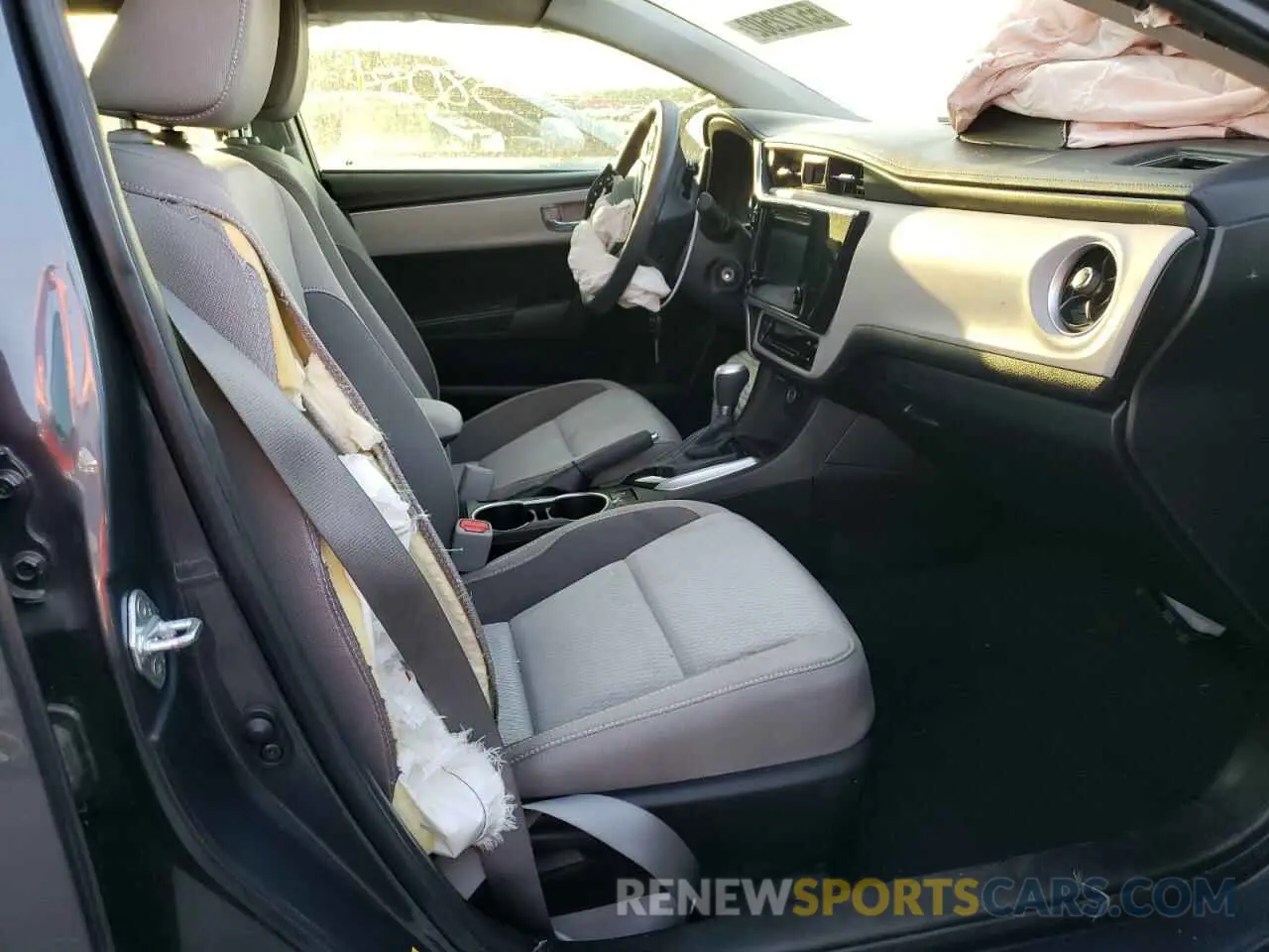 5 fotografías del automóvil dañado 5YFBURHE7KP949992 TOYOTA COROLLA 2019