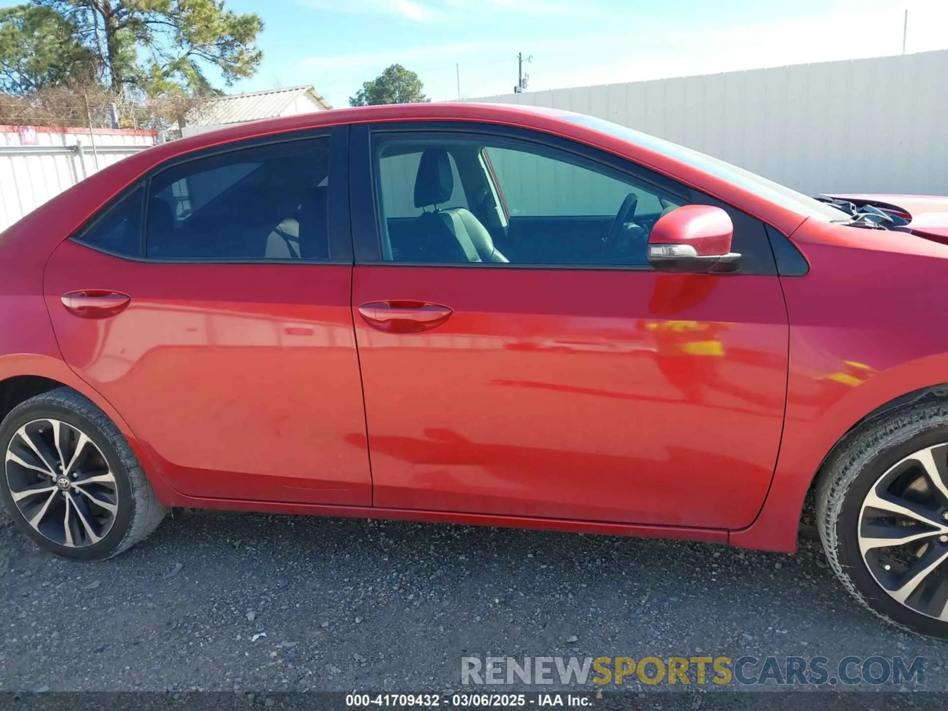 14 fotografías del automóvil dañado 5YFBURHE8KP861582 TOYOTA COROLLA 2019
