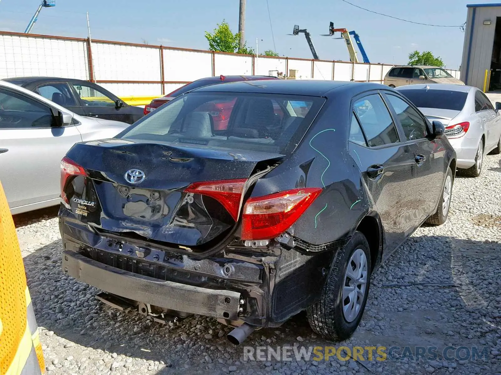 4 fotografías del automóvil dañado 5YFBURHE8KP862439 TOYOTA COROLLA 2019
