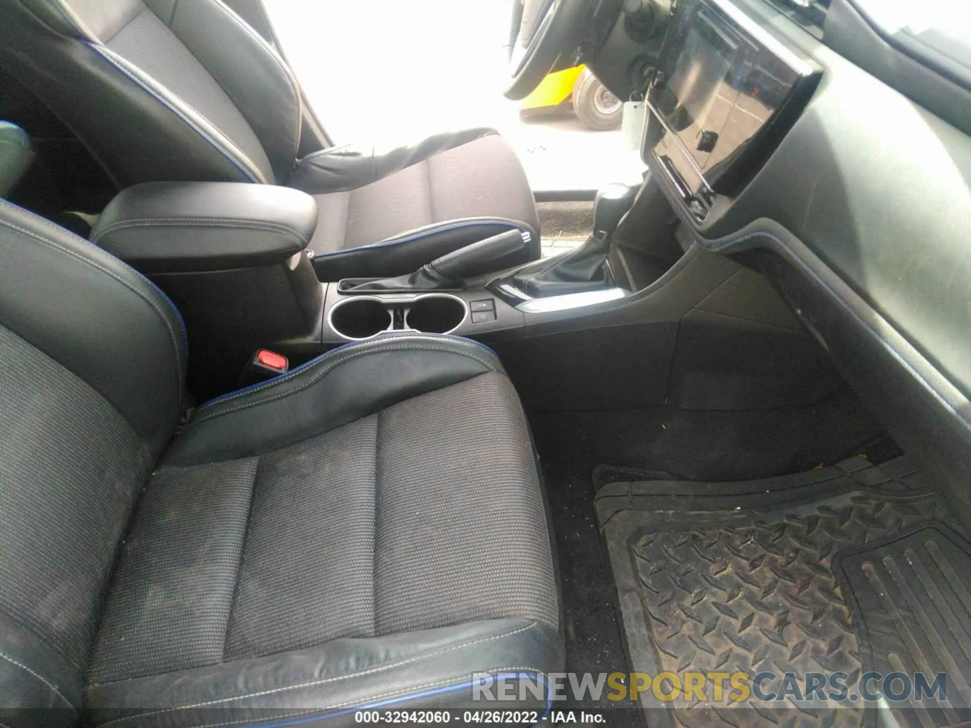 5 fotografías del automóvil dañado 5YFBURHE8KP864238 TOYOTA COROLLA 2019