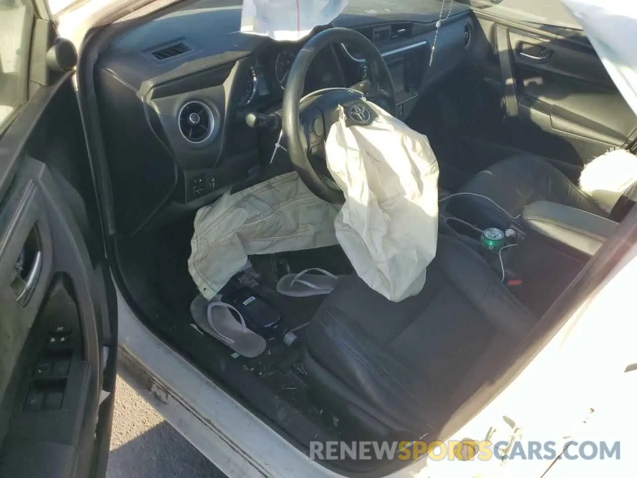 8 fotografías del automóvil dañado 5YFBURHE8KP870962 TOYOTA COROLLA 2019