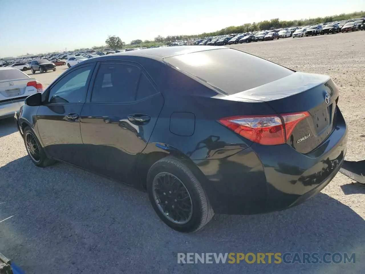 2 fotografías del automóvil dañado 5YFBURHE8KP877300 TOYOTA COROLLA 2019