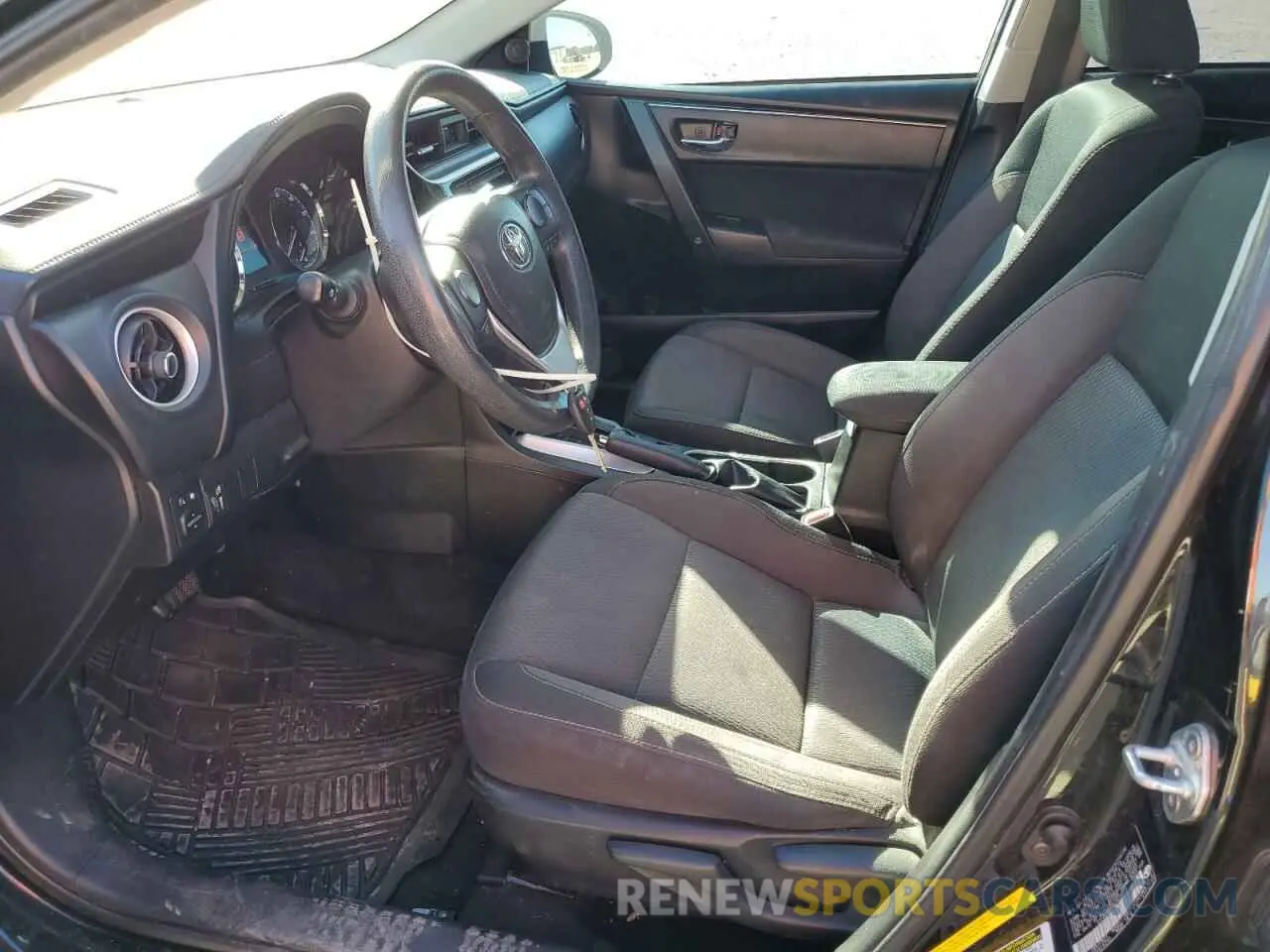 7 fotografías del automóvil dañado 5YFBURHE8KP877300 TOYOTA COROLLA 2019