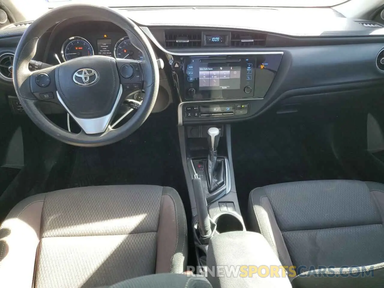8 fotografías del automóvil dañado 5YFBURHE8KP877300 TOYOTA COROLLA 2019
