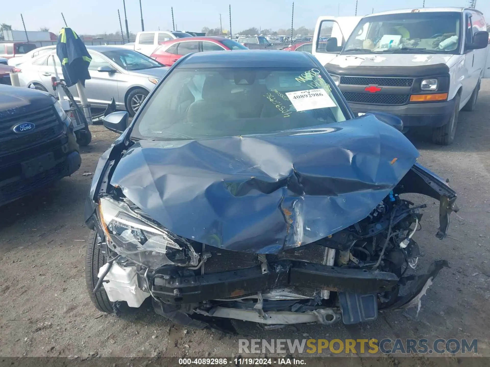 13 fotografías del automóvil dañado 5YFBURHE8KP877975 TOYOTA COROLLA 2019