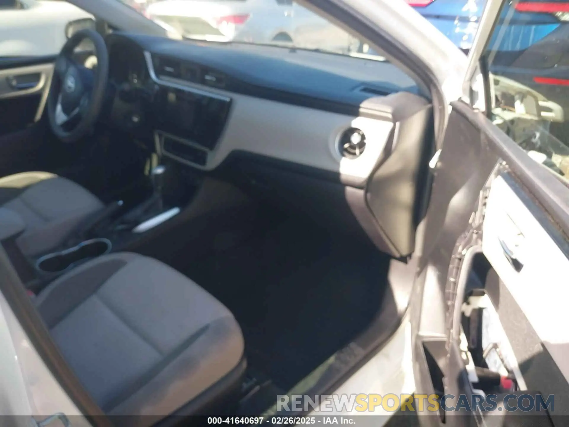 5 fotografías del automóvil dañado 5YFBURHE8KP902180 TOYOTA COROLLA 2019
