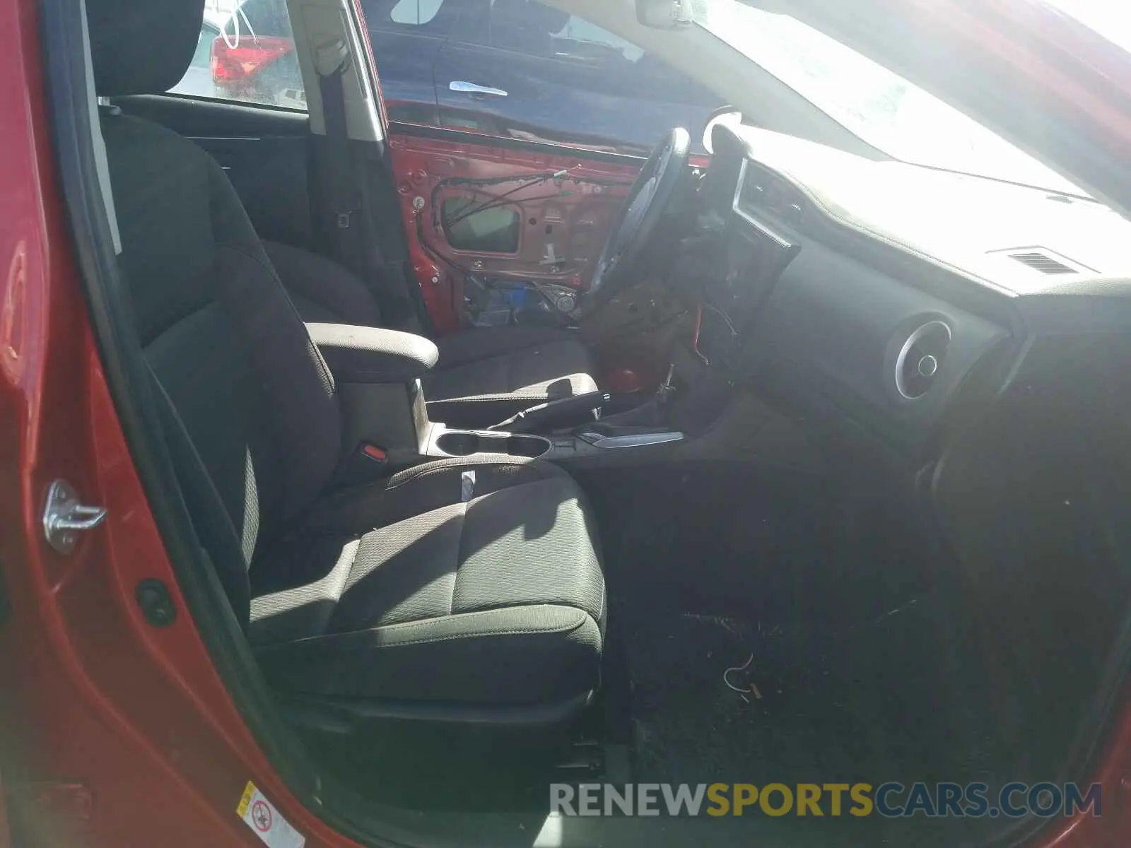 5 fotografías del automóvil dañado 5YFBURHE8KP928360 TOYOTA COROLLA 2019
