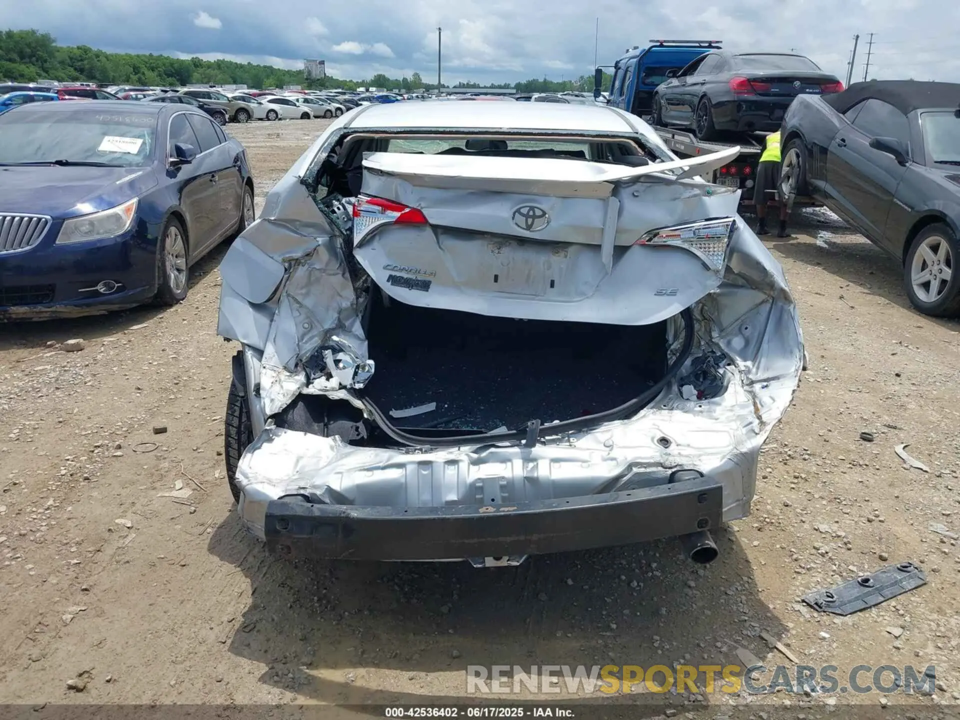 16 fotografías del automóvil dañado 5YFBURHE8KP928942 TOYOTA COROLLA 2019