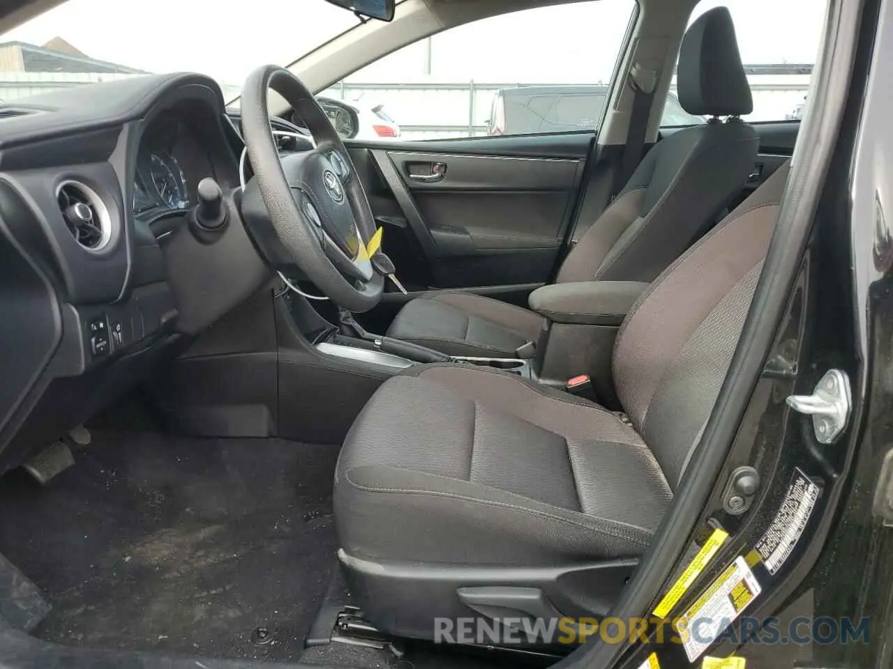 7 fotografías del automóvil dañado 5YFBURHE8KP932831 TOYOTA COROLLA 2019