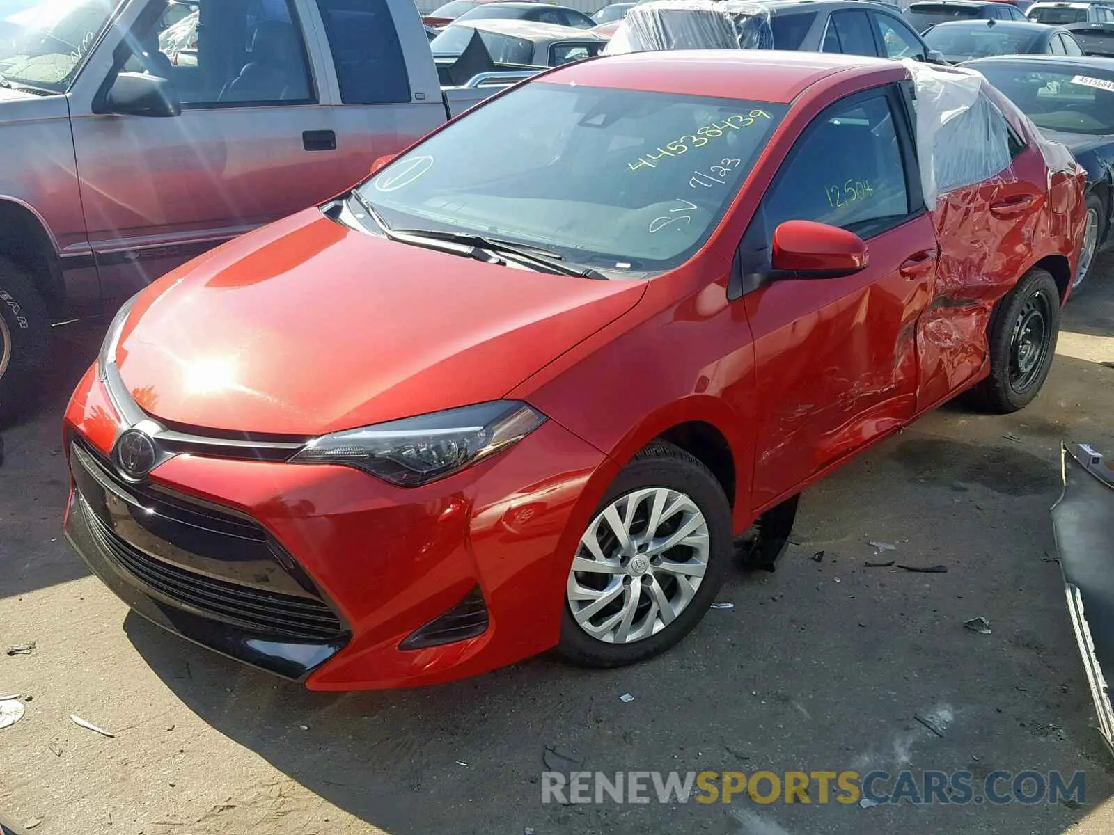 2 fotografías del automóvil dañado 5YFBURHE8KP935759 TOYOTA COROLLA 2019
