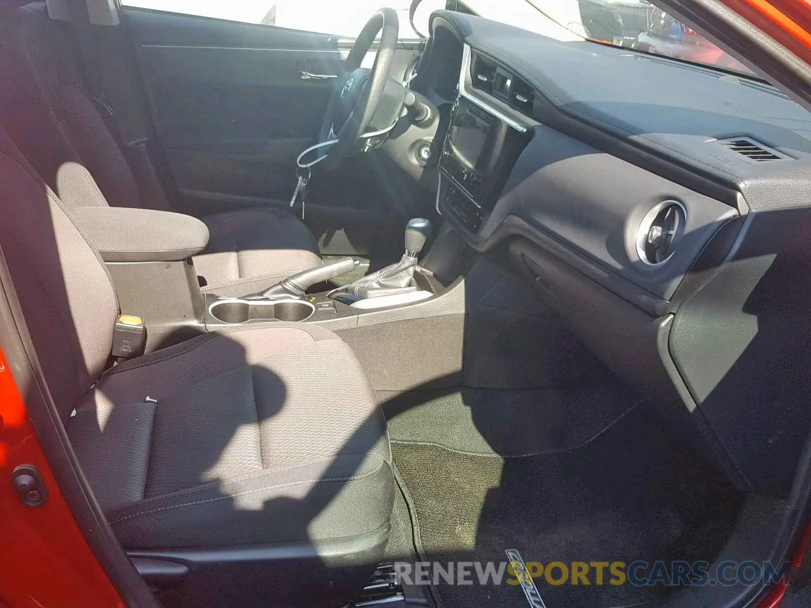 5 fotografías del automóvil dañado 5YFBURHE8KP935759 TOYOTA COROLLA 2019