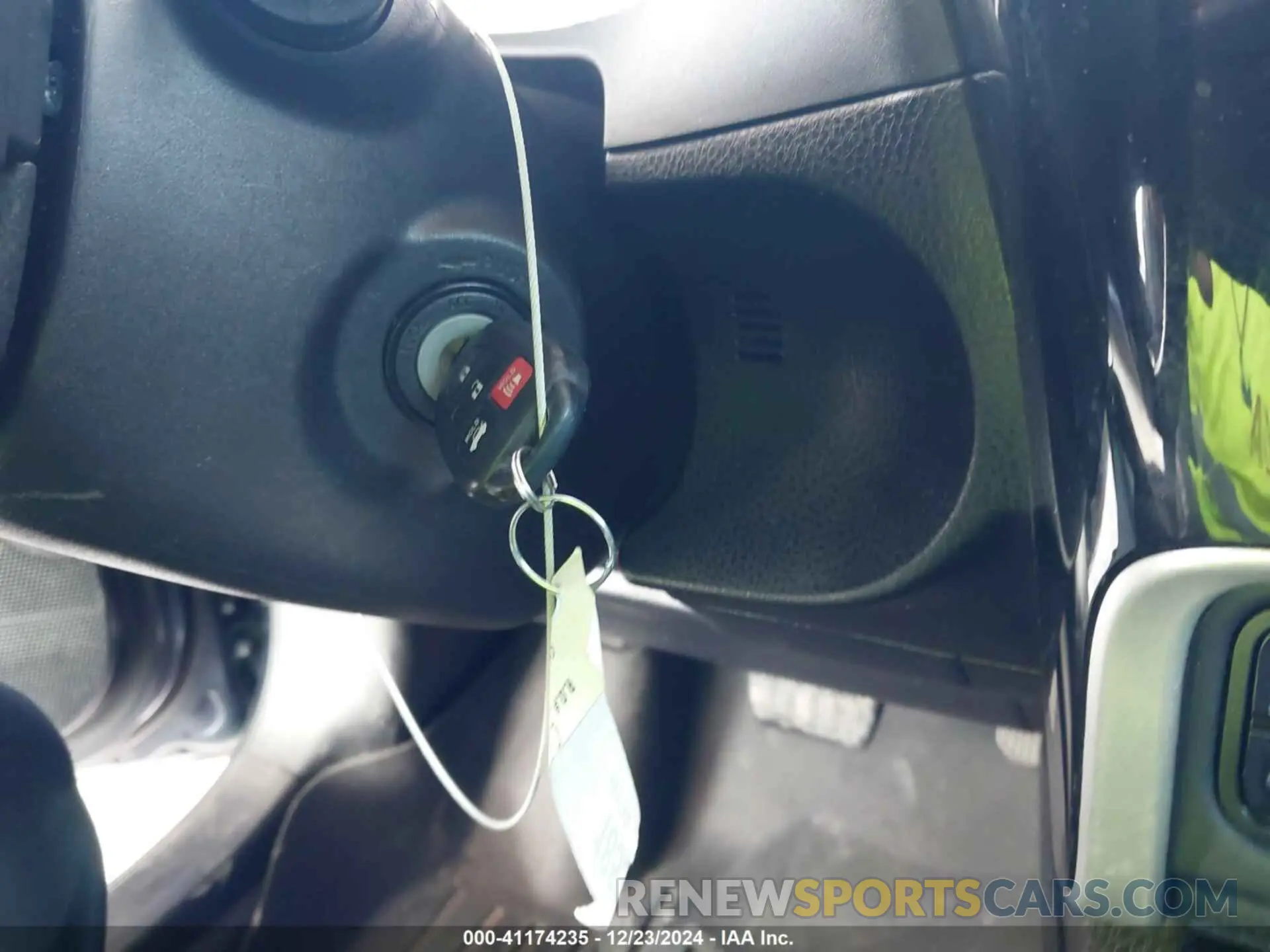 11 fotografías del automóvil dañado 5YFBURHE8KP942081 TOYOTA COROLLA 2019