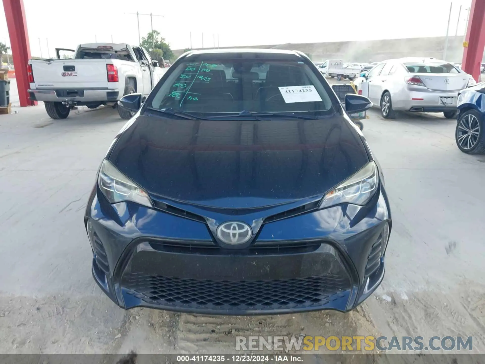 12 fotografías del automóvil dañado 5YFBURHE8KP942081 TOYOTA COROLLA 2019
