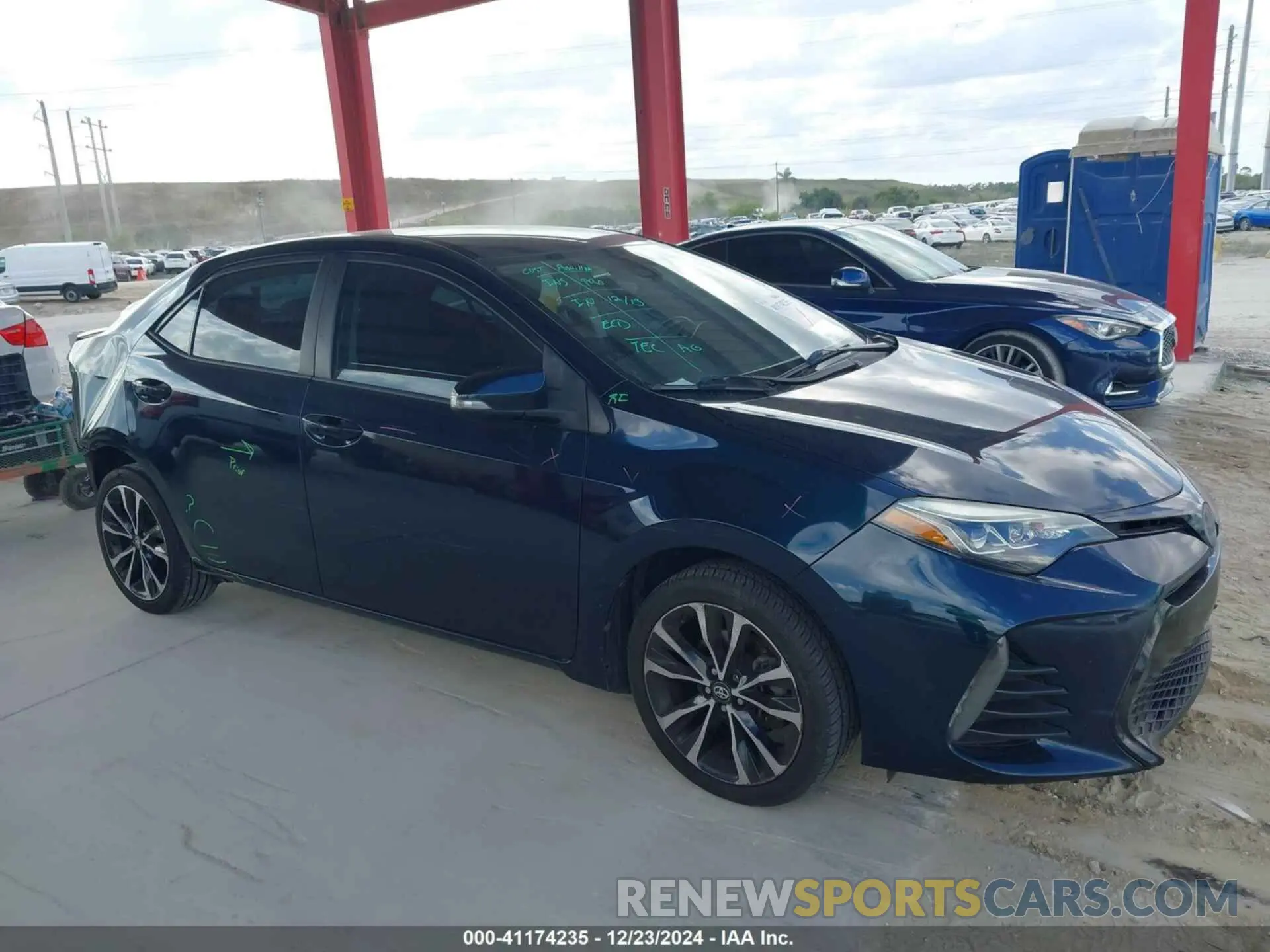 13 fotografías del automóvil dañado 5YFBURHE8KP942081 TOYOTA COROLLA 2019
