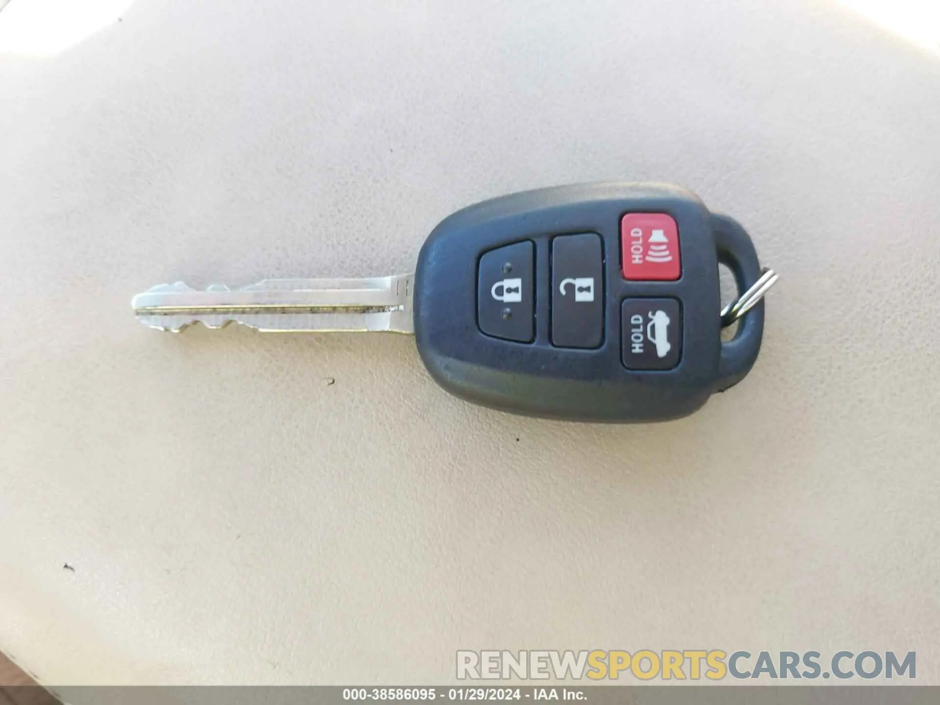 11 fotografías del automóvil dañado 5YFBURHE9KP870131 TOYOTA COROLLA 2019