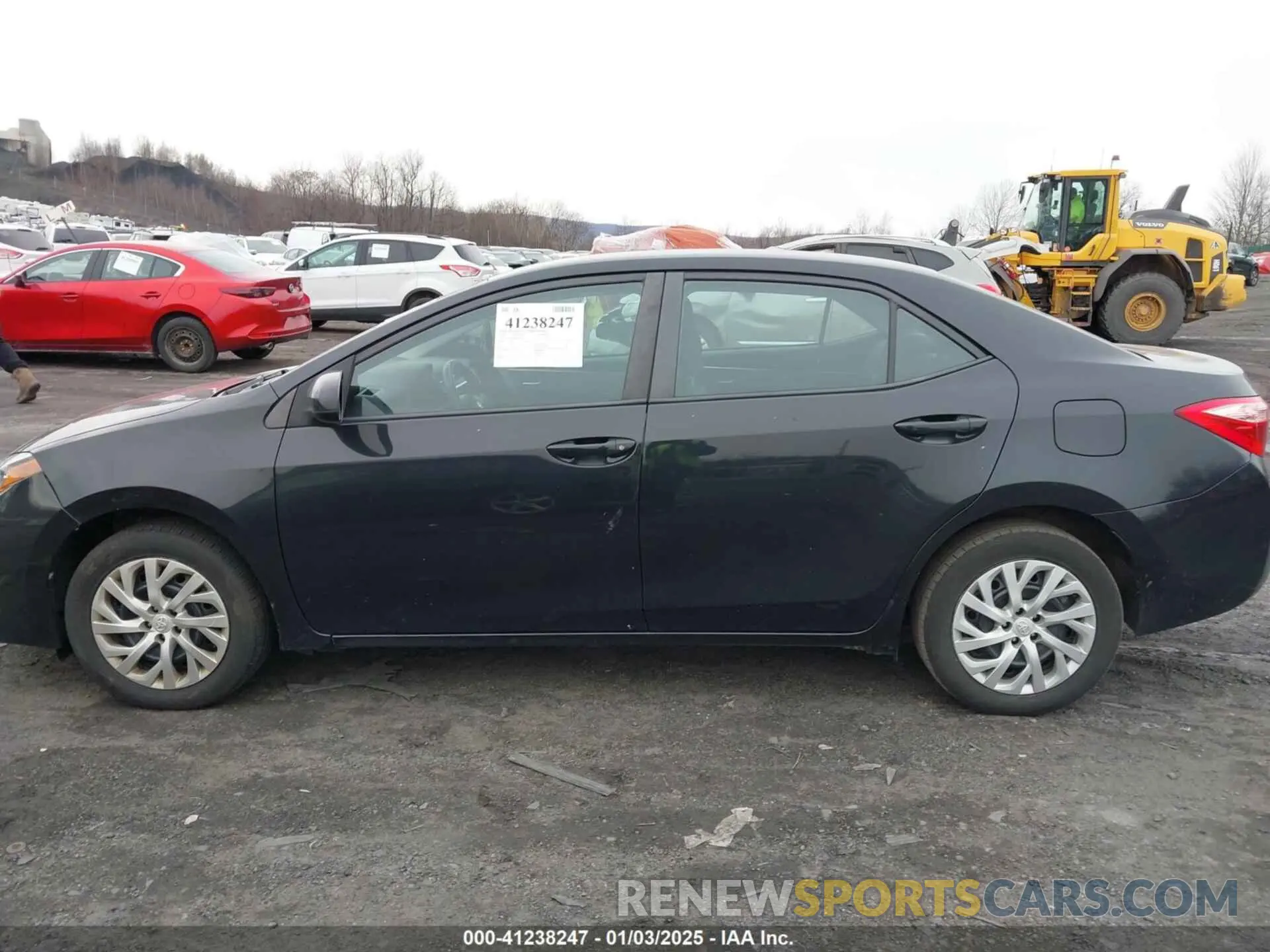 14 fotografías del automóvil dañado 5YFBURHE9KP870243 TOYOTA COROLLA 2019