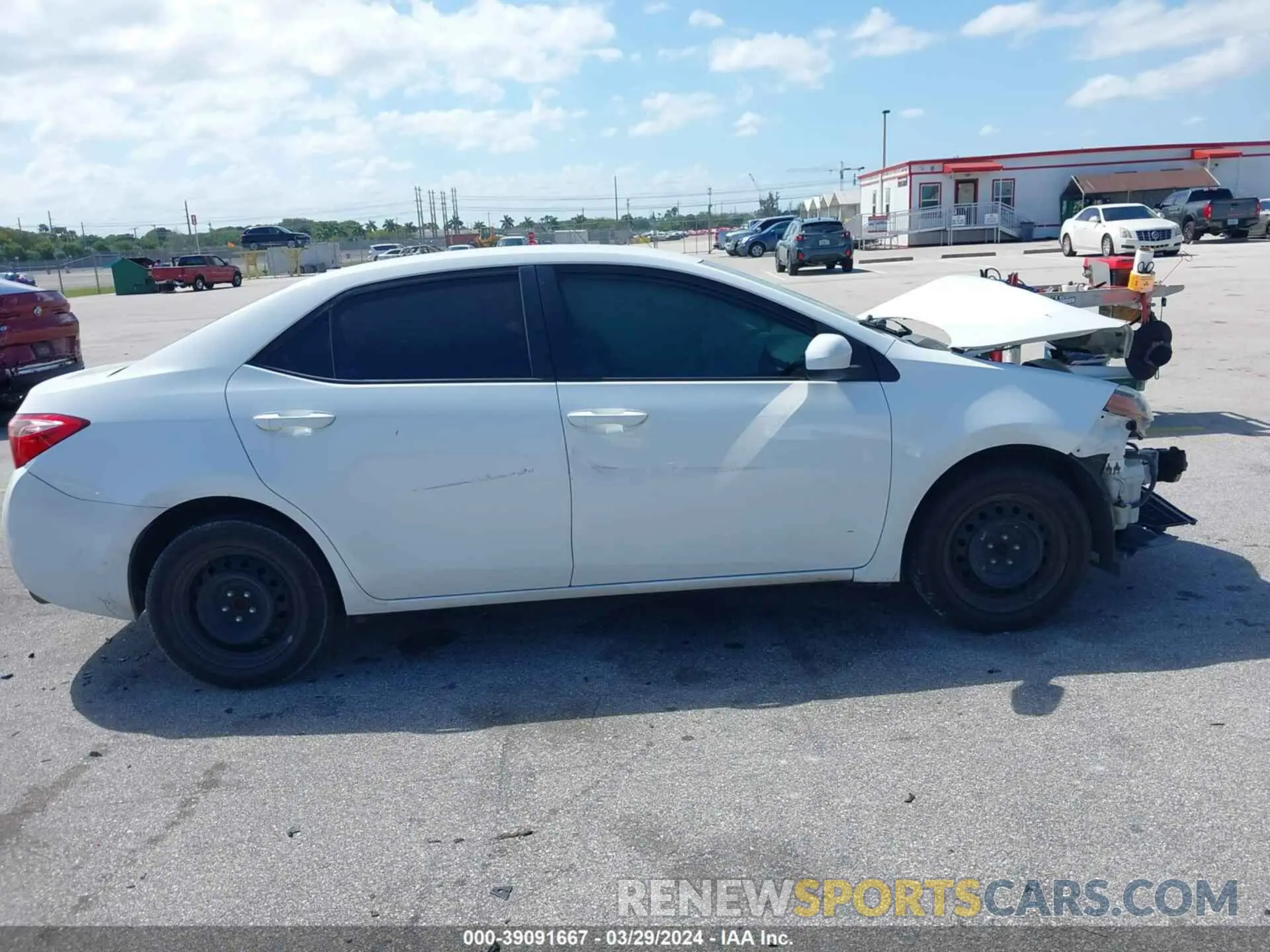13 fotografías del automóvil dañado 5YFBURHE9KP878228 TOYOTA COROLLA 2019