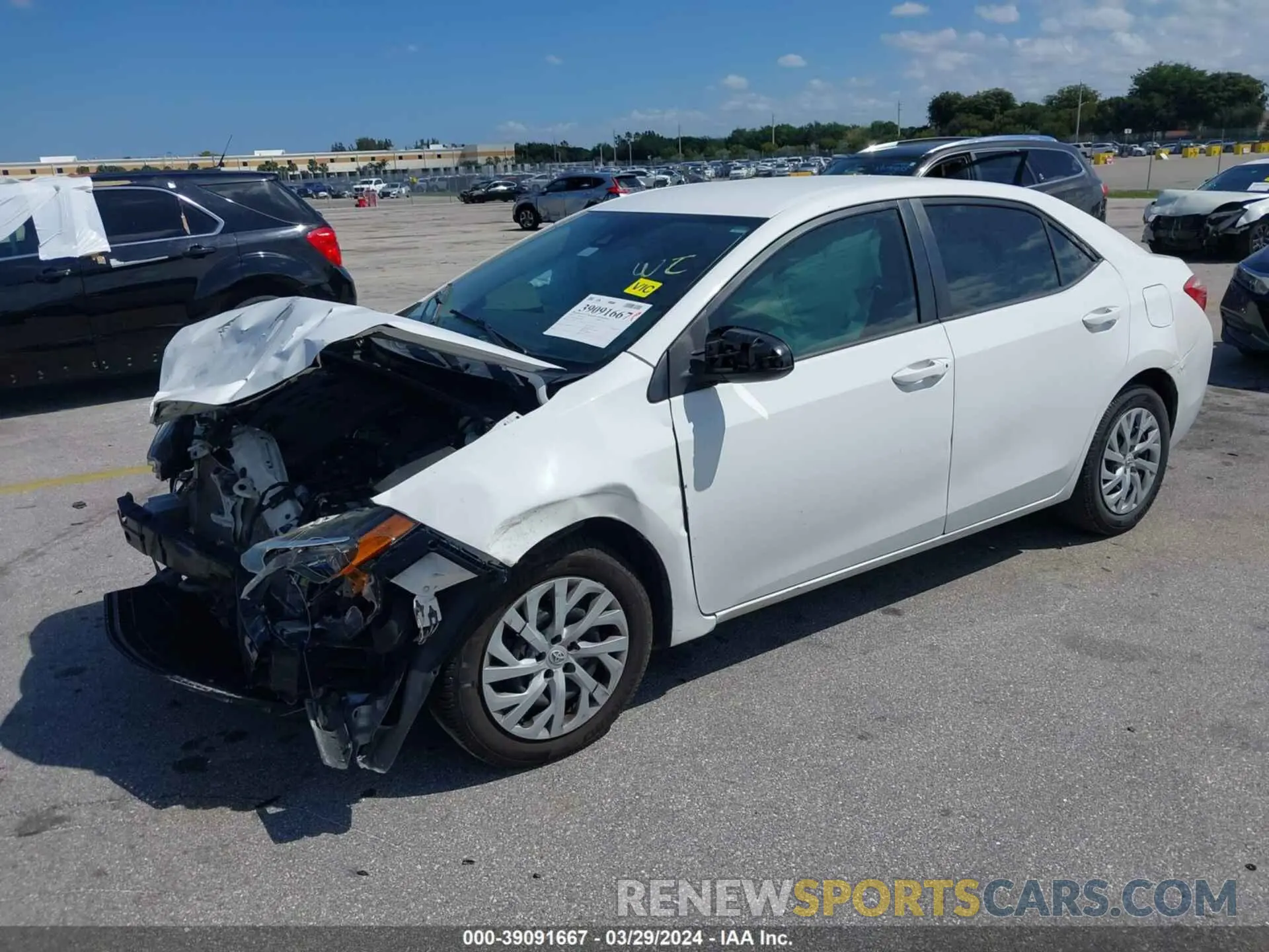 2 fotografías del automóvil dañado 5YFBURHE9KP878228 TOYOTA COROLLA 2019