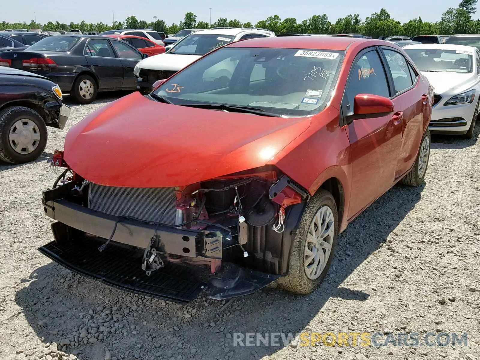 2 fotografías del automóvil dañado 5YFBURHE9KP879055 TOYOTA COROLLA 2019