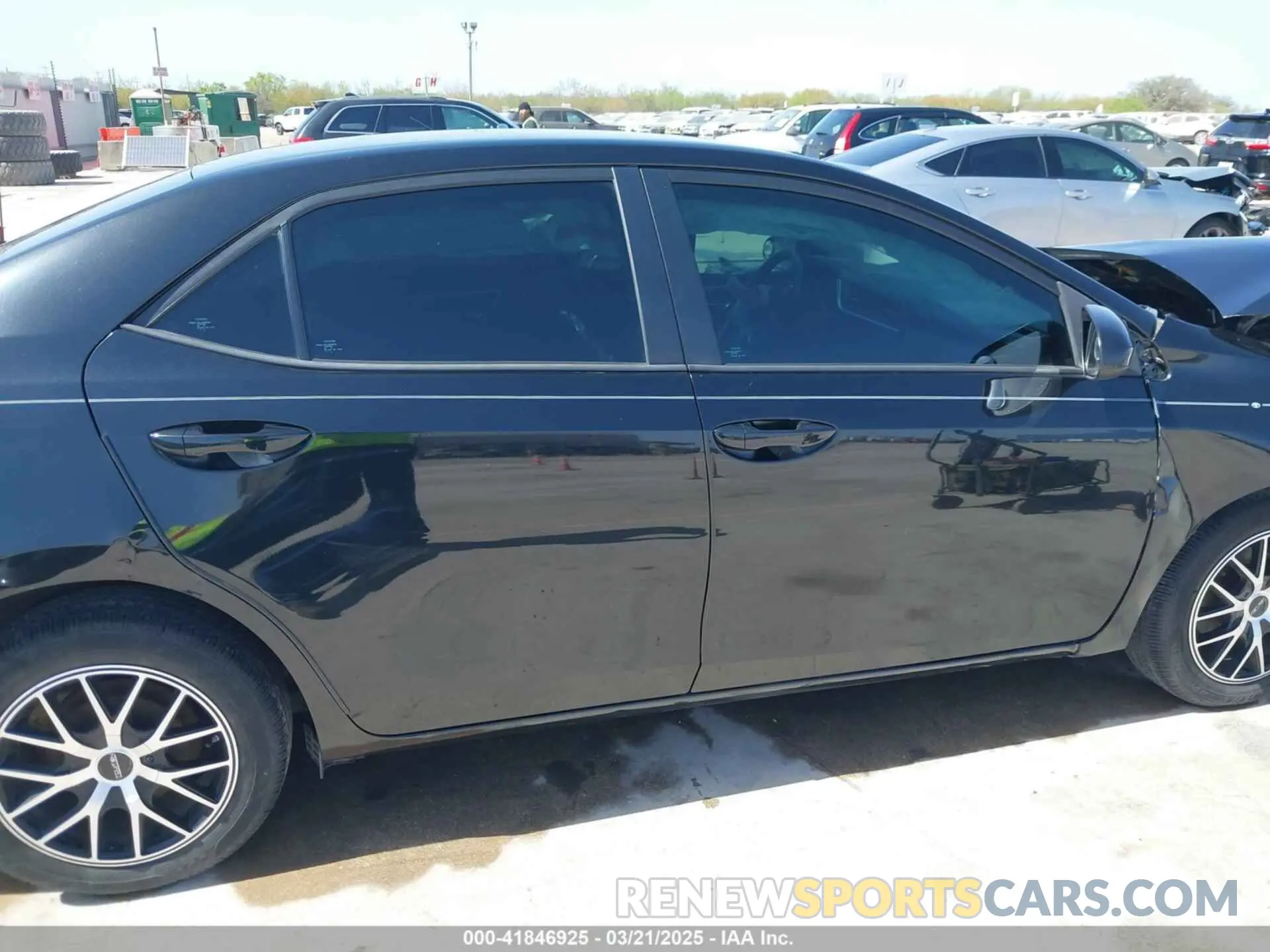 13 fotografías del automóvil dañado 5YFBURHE9KP882103 TOYOTA COROLLA 2019