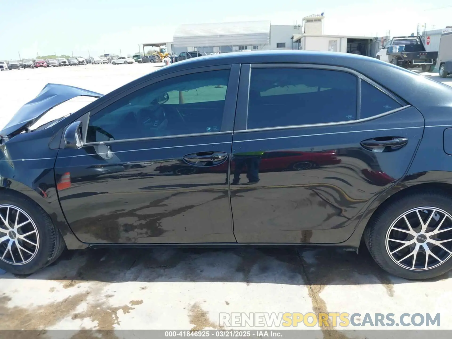14 fotografías del automóvil dañado 5YFBURHE9KP882103 TOYOTA COROLLA 2019