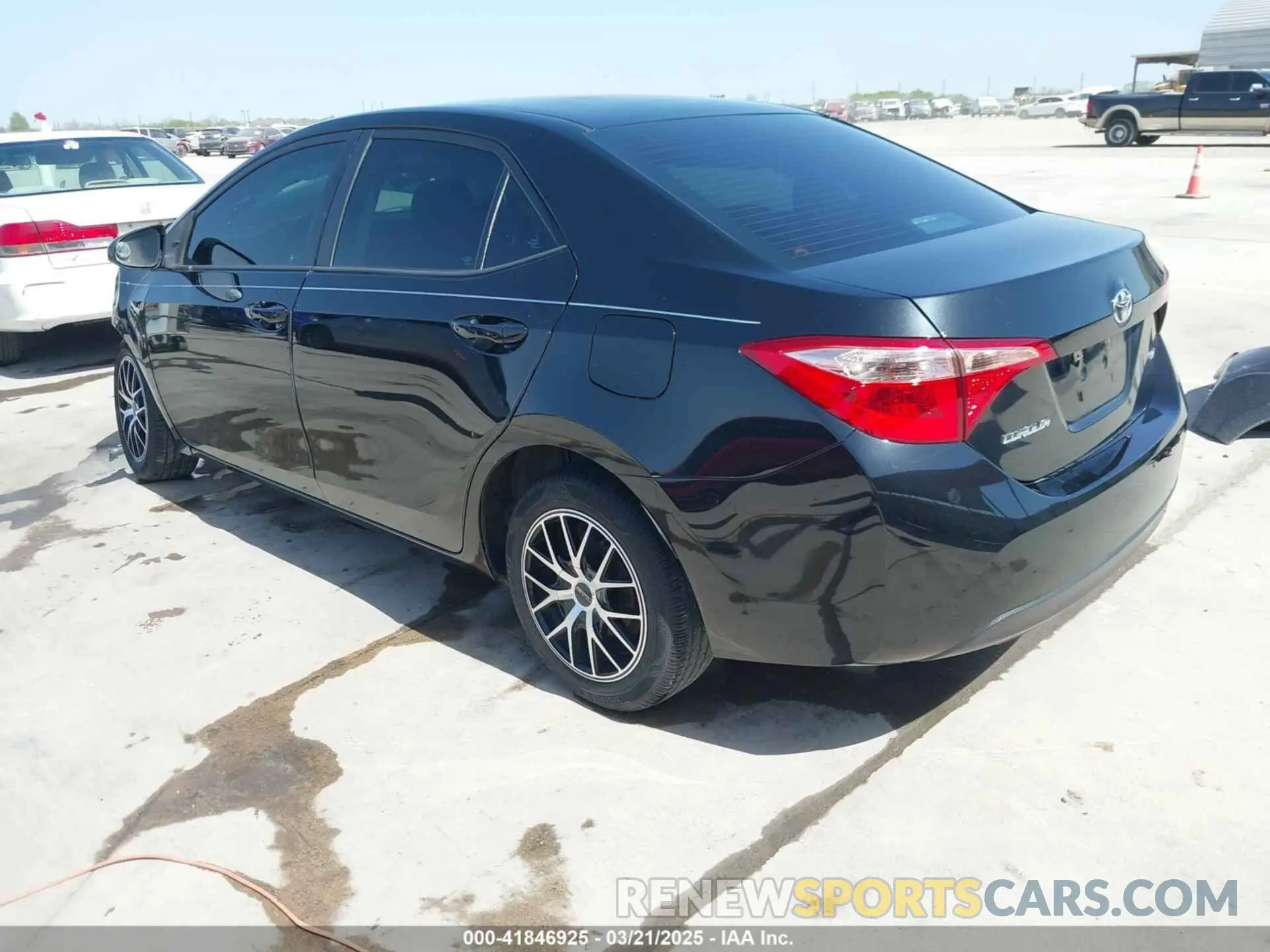 3 fotografías del automóvil dañado 5YFBURHE9KP882103 TOYOTA COROLLA 2019