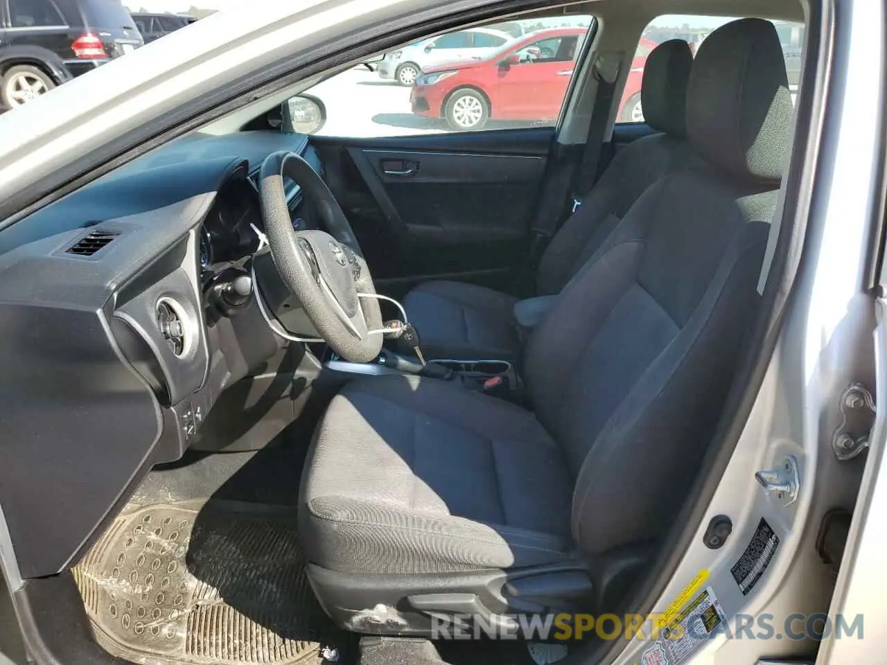 7 fotografías del automóvil dañado 5YFBURHE9KP884479 TOYOTA COROLLA 2019