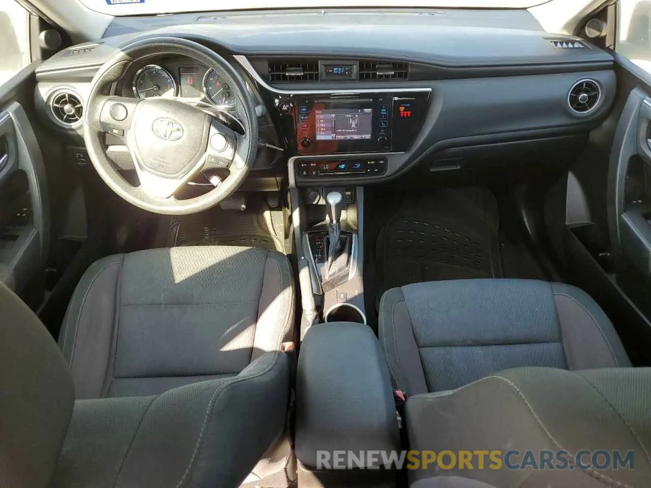 8 fotografías del automóvil dañado 5YFBURHE9KP884479 TOYOTA COROLLA 2019