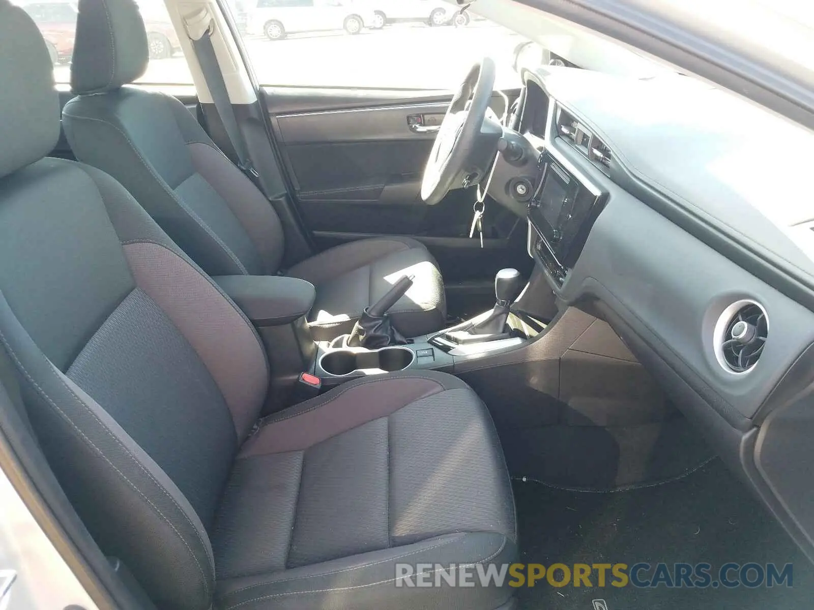 5 fotografías del automóvil dañado 5YFBURHE9KP885342 TOYOTA COROLLA 2019