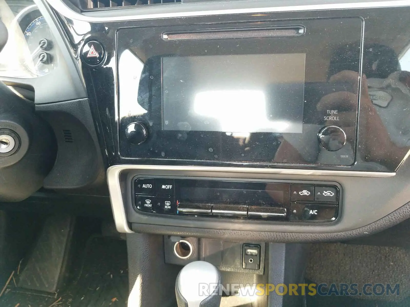 9 fotografías del automóvil dañado 5YFBURHE9KP885342 TOYOTA COROLLA 2019