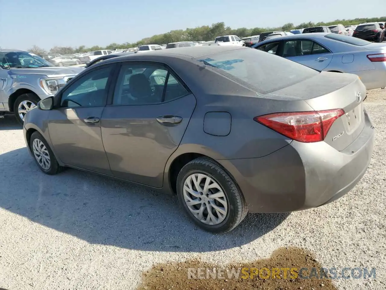 2 fotografías del automóvil dañado 5YFBURHE9KP886121 TOYOTA COROLLA 2019